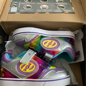 New kids Heelys Rocket x2 size 1